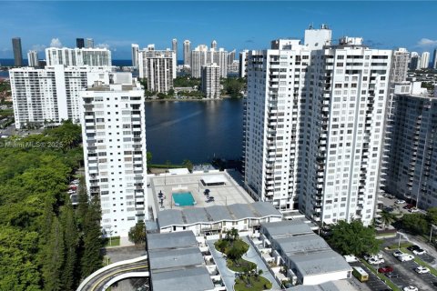 Condo in Aventura, Florida, 2 bedrooms № 1960200 - photo 3