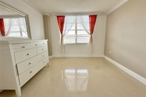 Condo in Aventura, Florida, 2 bedrooms № 1960200 - photo 24