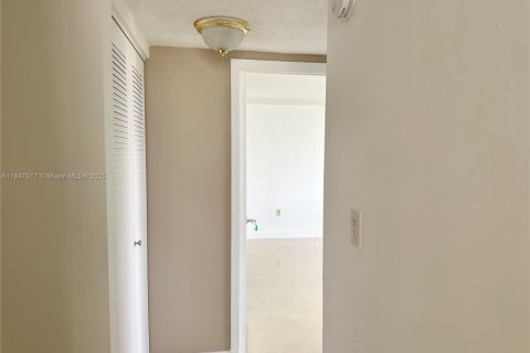 Condo in Aventura, Florida, 2 bedrooms № 1960200 - photo 23
