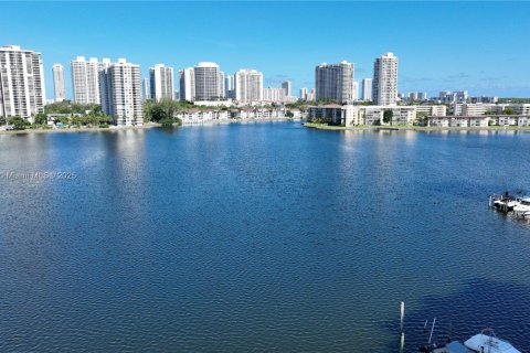 Condo in Aventura, Florida, 2 bedrooms № 1960200 - photo 2