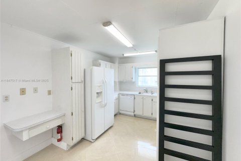 Condo in Aventura, Florida, 2 bedrooms № 1960200 - photo 20