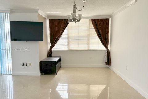 Condo in Aventura, Florida, 2 bedrooms № 1960200 - photo 16