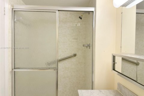 Condo in Aventura, Florida, 2 bedrooms № 1960200 - photo 22
