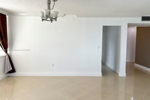 Condo in Aventura, Florida, 2 bedrooms № 1960200 - photo 18