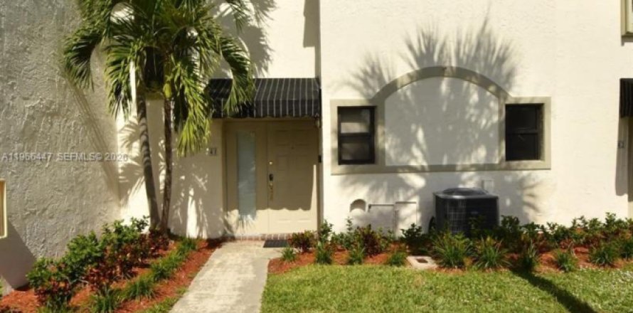 Townhouse in Boca Raton, Florida 2 bedrooms, 97.92 sq.m. № 2028008