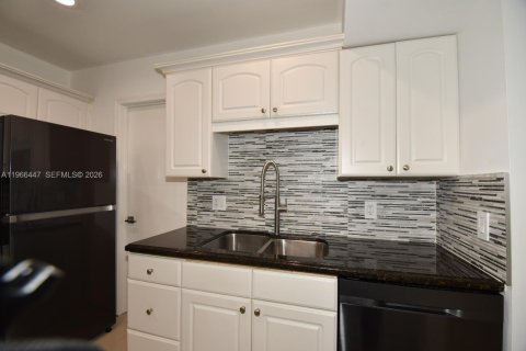 Townhouse in Boca Raton, Florida 2 bedrooms, 97.92 sq.m. № 2028008 - photo 4