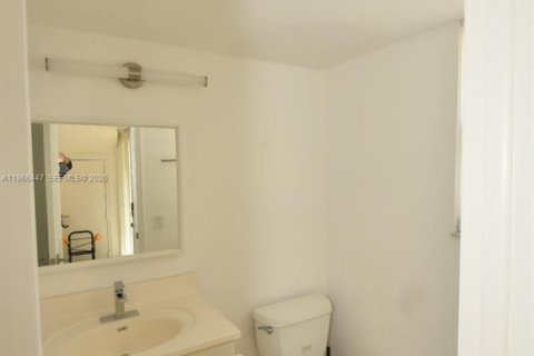 Townhouse in Boca Raton, Florida 2 bedrooms, 97.92 sq.m. № 2028008 - photo 11