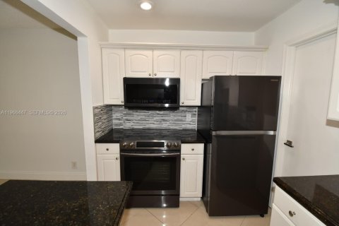 Townhouse in Boca Raton, Florida 2 bedrooms, 97.92 sq.m. № 2028008 - photo 6