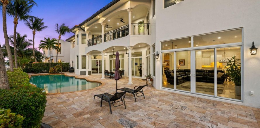 Villa ou maison à Pompano Beach, Floride 7 chambres, 509.01 m2 № 2176897