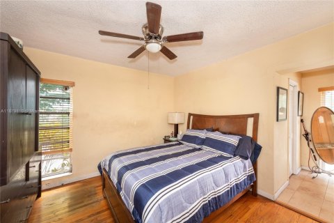 House in Miami, Florida 4 bedrooms, 217.11 sq.m. № 1931907 - photo 9