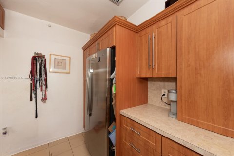 House in Miami, Florida 4 bedrooms, 217.11 sq.m. № 1931907 - photo 8