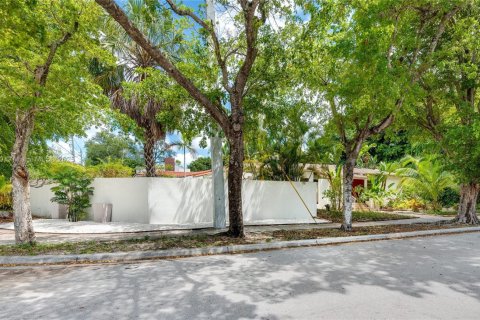 House in Miami, Florida 4 bedrooms, 217.11 sq.m. № 1931907 - photo 2