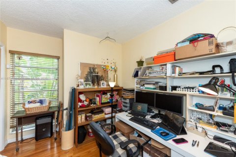 House in Miami, Florida 4 bedrooms, 217.11 sq.m. № 1931907 - photo 16