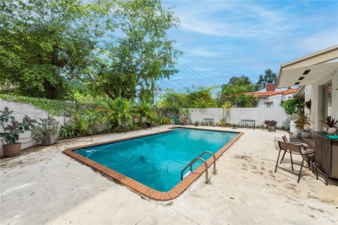 House in Miami, Florida 4 bedrooms, 217.11 sq.m. № 1931907 - photo 23