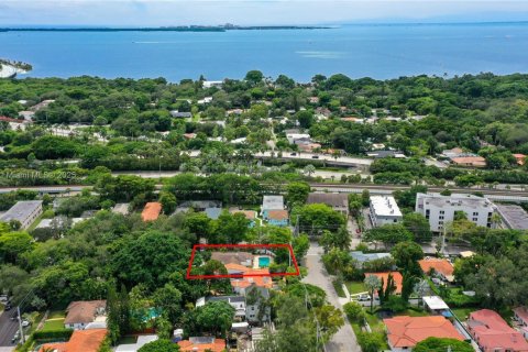 House in Miami, Florida 4 bedrooms, 217.11 sq.m. № 1931907 - photo 26