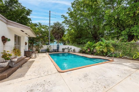 House in Miami, Florida 4 bedrooms, 217.11 sq.m. № 1931907 - photo 22