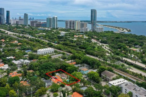 House in Miami, Florida 4 bedrooms, 217.11 sq.m. № 1931907 - photo 27