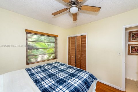 House in Miami, Florida 4 bedrooms, 217.11 sq.m. № 1931907 - photo 14