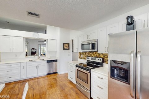 House in Wellington, Florida 3 bedrooms, 149.02 sq.m. № 2176998 - photo 11