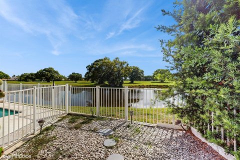 House in Wellington, Florida 3 bedrooms, 149.02 sq.m. № 2176998 - photo 23