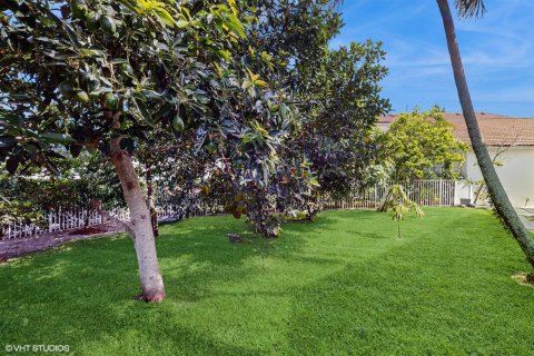 House in Wellington, Florida 3 bedrooms, 149.02 sq.m. № 2176998 - photo 26
