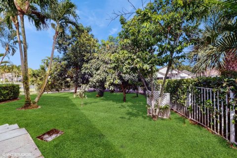 House in Wellington, Florida 3 bedrooms, 149.02 sq.m. № 2176998 - photo 25