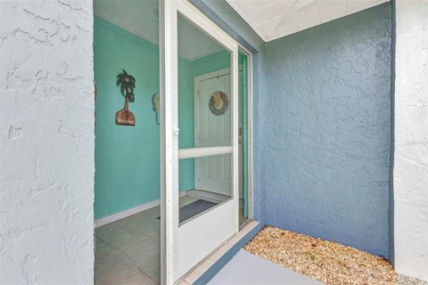 Villa ou maison à vendre à Port Charlotte, Floride: 4 chambres, 155.24 m2 № 1884676 - photo 5