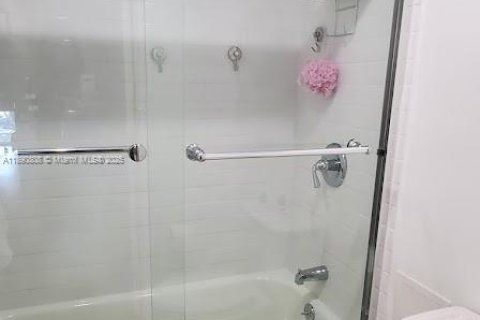 Condo in Miami, Florida, 1 bedroom  № 1943568 - photo 16