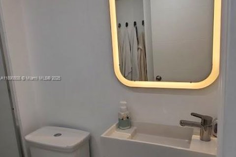 Condo in Miami, Florida, 1 bedroom  № 1943568 - photo 15