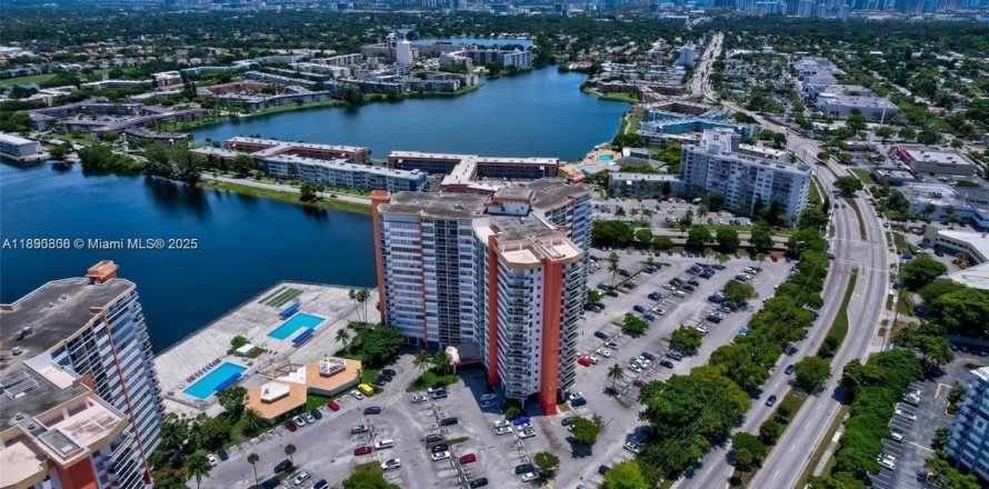 Condo in Miami, Florida, 1 bedroom  № 1943568
