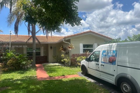 Villa ou maison à louer à Coral Springs, Floride: 3 chambres, 356.56 m2 № 2168677 - photo 3