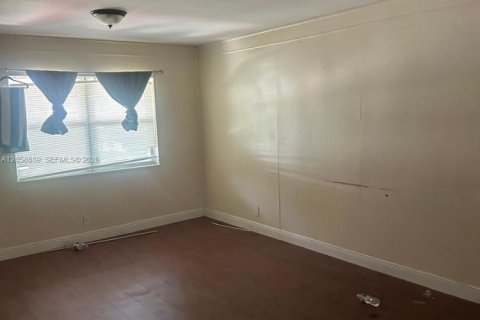 Villa ou maison à louer à Coral Springs, Floride: 3 chambres, 356.56 m2 № 2168677 - photo 10