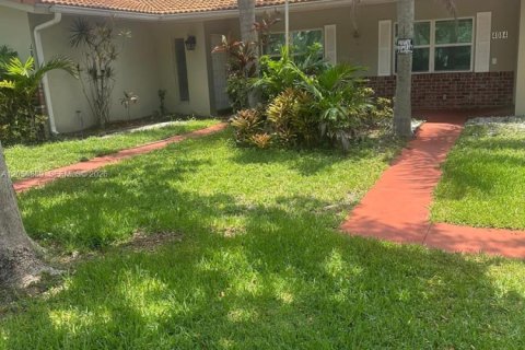 Villa ou maison à louer à Coral Springs, Floride: 3 chambres, 356.56 m2 № 2168677 - photo 5