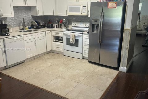Villa ou maison à louer à Coral Springs, Floride: 3 chambres, 356.56 m2 № 2168677 - photo 7