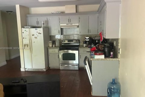 Villa ou maison à louer à Coral Springs, Floride: 3 chambres, 356.56 m2 № 2168677 - photo 8