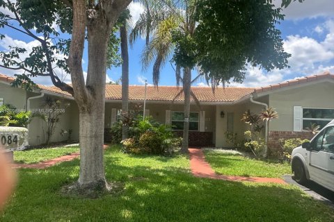 Villa ou maison à louer à Coral Springs, Floride: 3 chambres, 356.56 m2 № 2168677 - photo 2