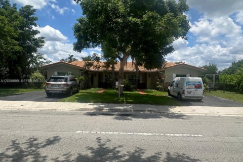 Villa ou maison à Coral Springs, Floride 3 chambres, 356.56 m2 № 2168677
