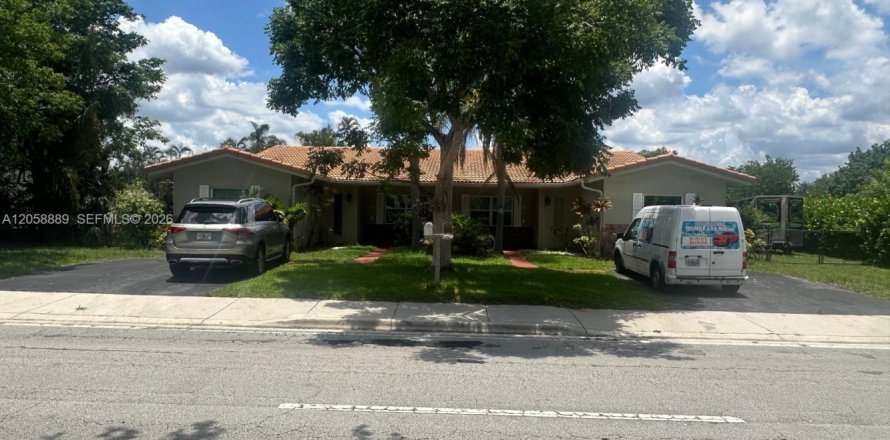 Villa ou maison à Coral Springs, Floride 3 chambres, 356.56 m2 № 2168677