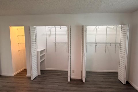Touwnhouse à louer à Sunrise, Floride: 2 chambres, 110.55 m2 № 2177613 - photo 17