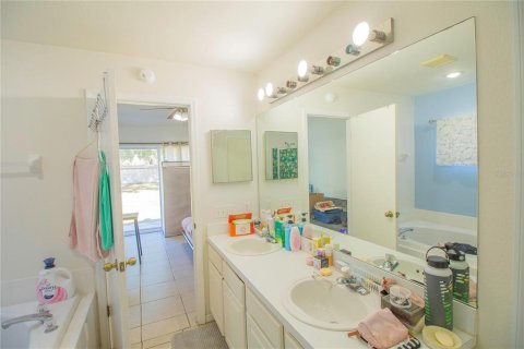 House in Riverview, Florida 3 bedrooms, 139.63 sq.m. № 2095744 - photo 12