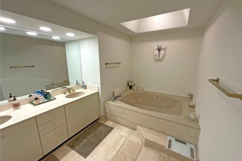 Купить кондоминиум в Авентура, Флорида 2 спальни, 150.69м2, № 1781995 - фото 14