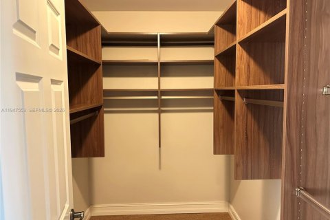 Снять в аренду виллу или дом в Форт-Лодердейл, Флорида 5 спален, 256.97м2, № 2003653 - фото 16