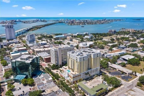 Снять в аренду кондоминиум в Клируотер, Флорида 5 комнат, 118.17м2, № 1876846 - фото 1