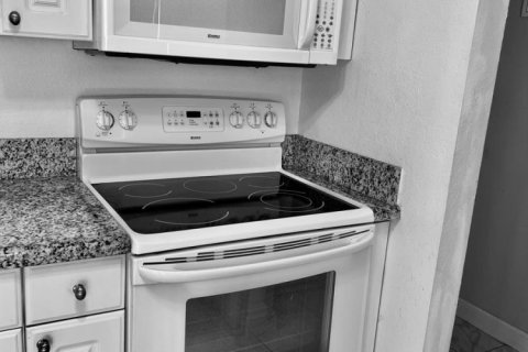 Condo in Boynton Beach, Florida, 2 bedrooms № 2081744 - photo 8