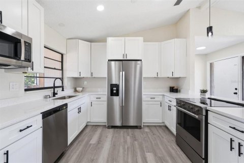House in Lake Wales, Florida 3 bedrooms, 137.5 sq.m. № 2379285 - photo 6