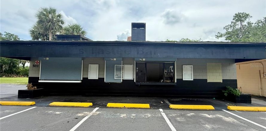 Commercial property in Eustis, Florida 74.97 sq.m. № 2211786