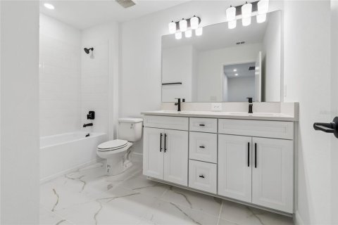 Townhouse in Bradenton, Florida 3 bedrooms, 223.52 sq.m. № 2114372 - photo 11