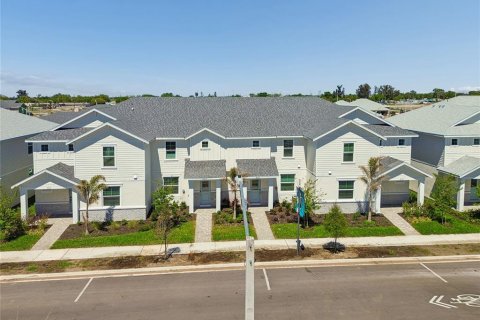 Townhouse in Bradenton, Florida 3 bedrooms, 223.52 sq.m. № 2114372 - photo 2