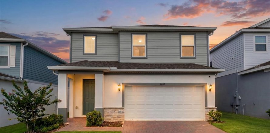 Casa en Howey-in-the-Hills, Florida 5 dormitorios, 276.29 m2 № 2211371