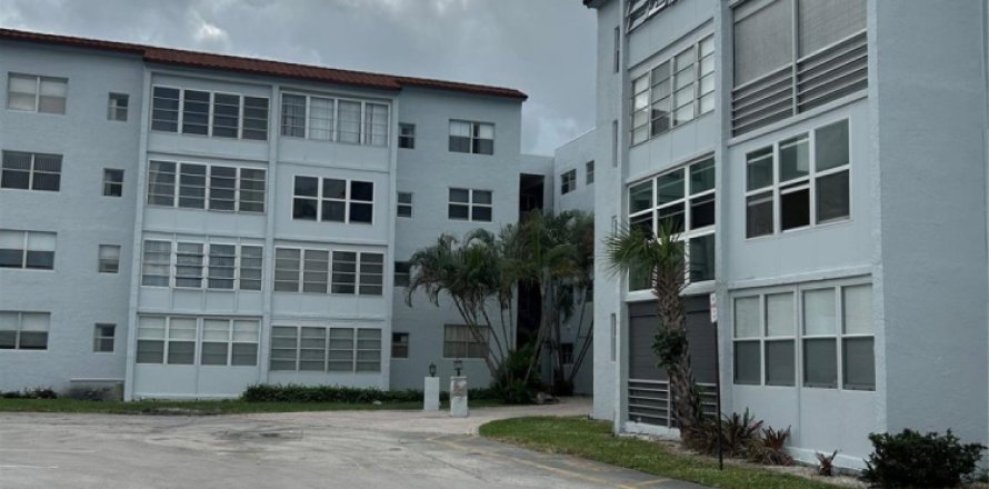 Condominio en Lauderdale Lakes, Florida, 1 dormitorio № 983932